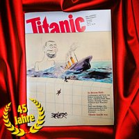 Nachdruck der Erstausgabe: TITANIC Heft November 1979
TITANIC wird diesen November 45 Jahre alt. Anlässlich dieses Jubiläums haben wir die allererste, längst vergriffene Ausgabe neu aufgelegt: als exklusives, liebevoll restauriertes Sammlerheft, backfrisch wie im Jahr 1979. Denn eines ist sicher: TITANIC war früher besser!
Die Retro-Nummer wird es nicht im Handel, sondern ausschließlich als Abo-Prämie geben.